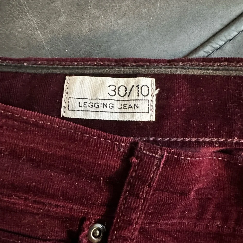 GAP HIGH RISE CORDUROY VINTAGE SLIM JEANS MAROON / WINE SZ-30/10 - Picture 5 of 6
